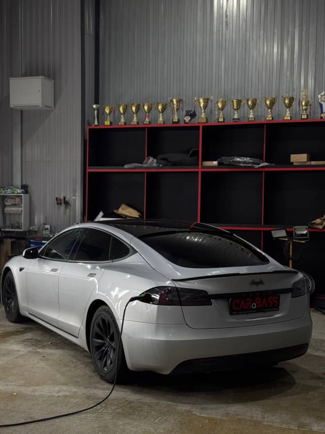 TESLA MODEL S