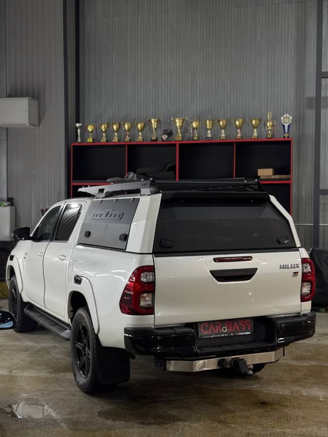TOYOTA HILLUX