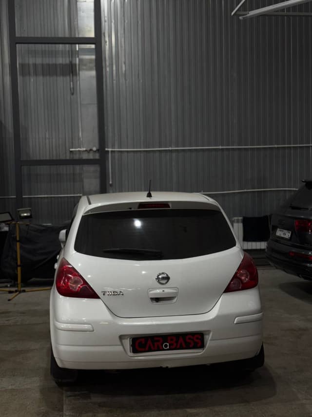 NISSAN TIIDA