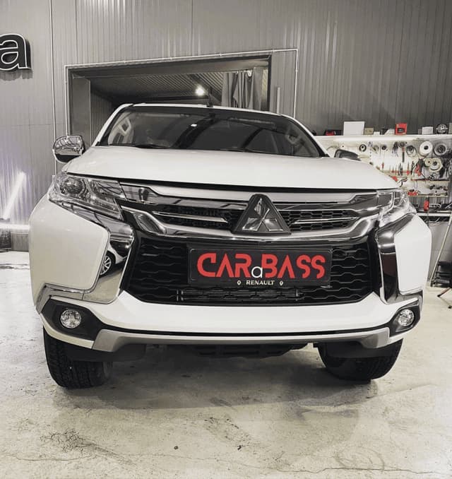 MITSUBISHI MONTERO