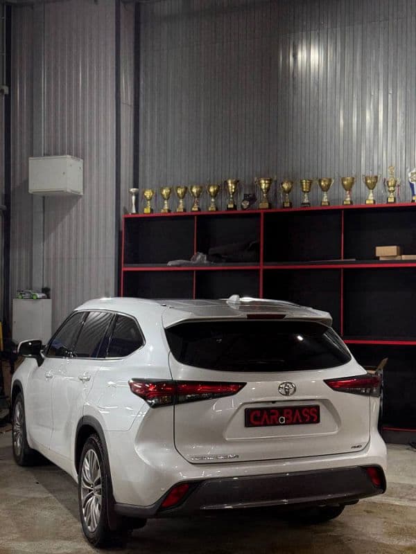 TOYOTA HIGHLANDER