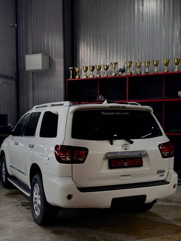 TOYOTA SEQUOIA